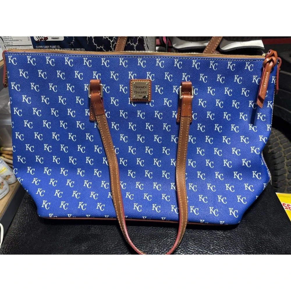 MLB Dooney & Bourke Kansas City‎ Royals Baseball Zip Zip Satchel Purse PRE-OWNED